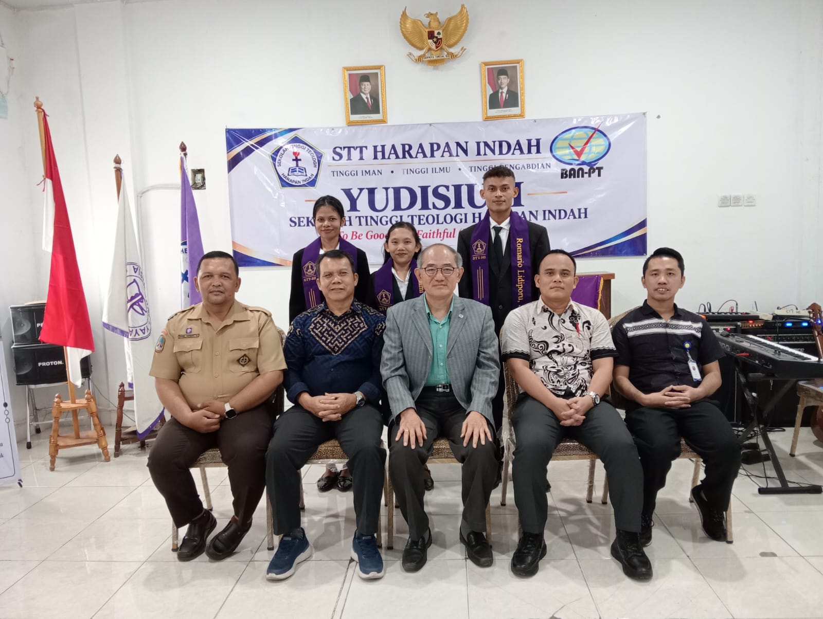 YUDISIUM STT HARAPAN INDAH