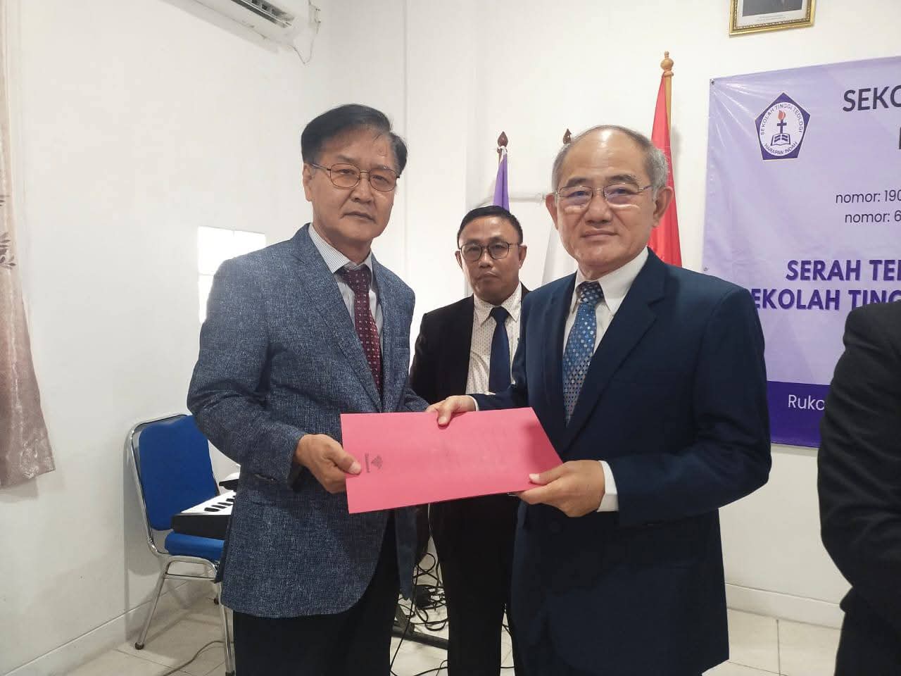 Bapak Pdt. Dr. Sadikun Lie, M.A, M.Th Terpilih Sebagai Ketua STT Harapan Indah Bekasi