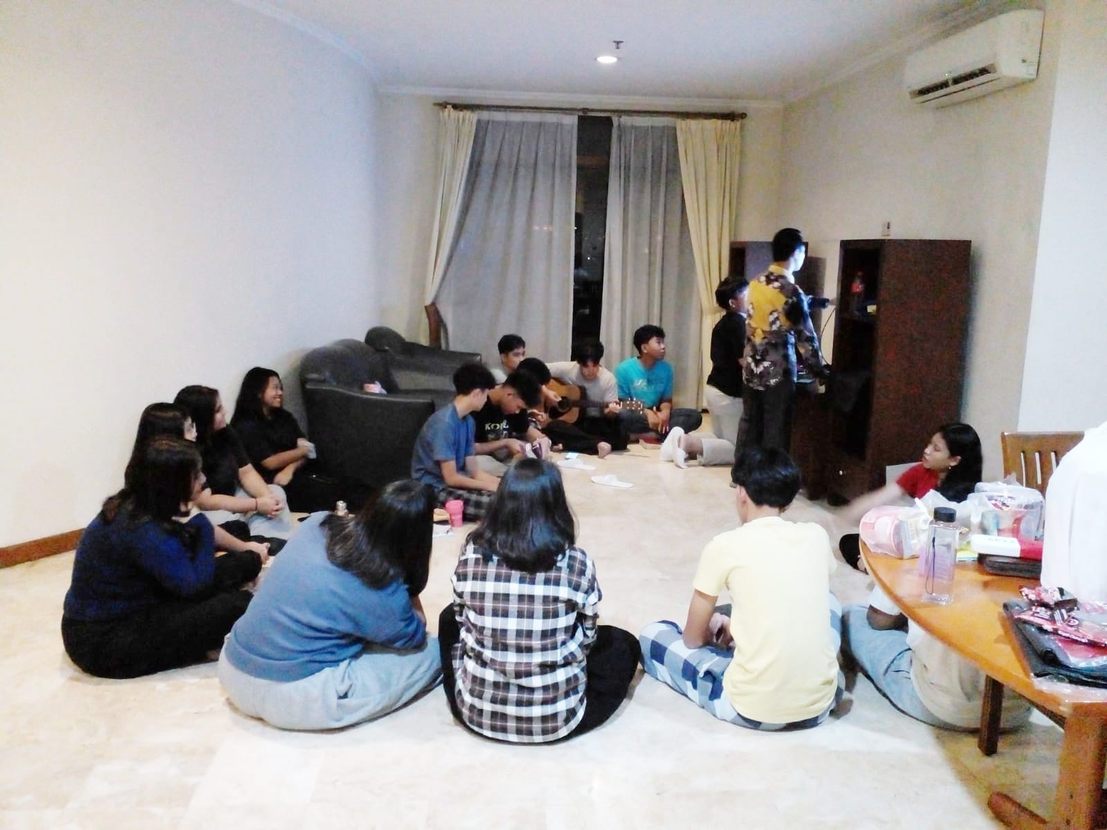 Bapak Sokhi D. Lature, M.Th Menyampaikan Ceramah Dalam Kegiatan Retreat SMA Hang Tuah 1 Jakarta