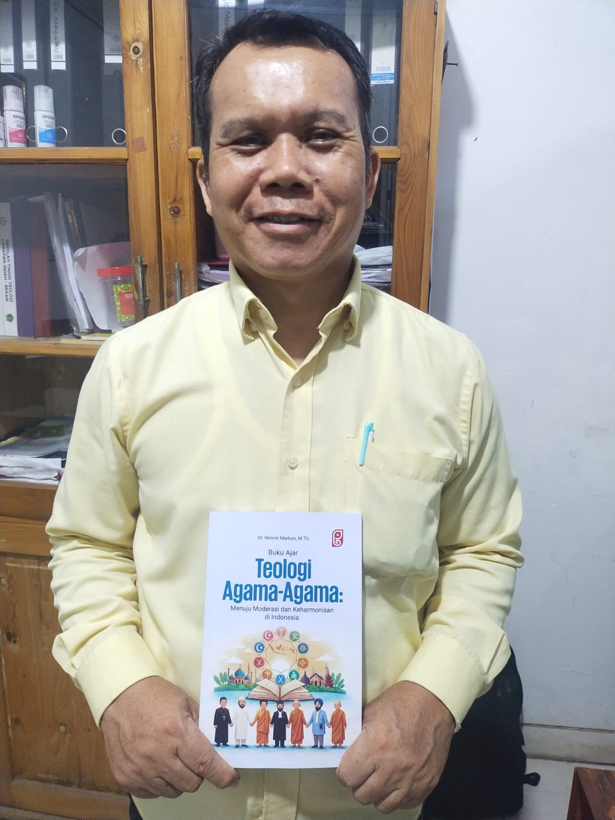 Bapak Dr. Nimrot Marbun, M.Th (Dosen STT Harapan Indah Bekasi) Menulis Buku “Teologi Agama-Agama: Menuju Moderasi Dan Keharmonisan Di Indonesia”